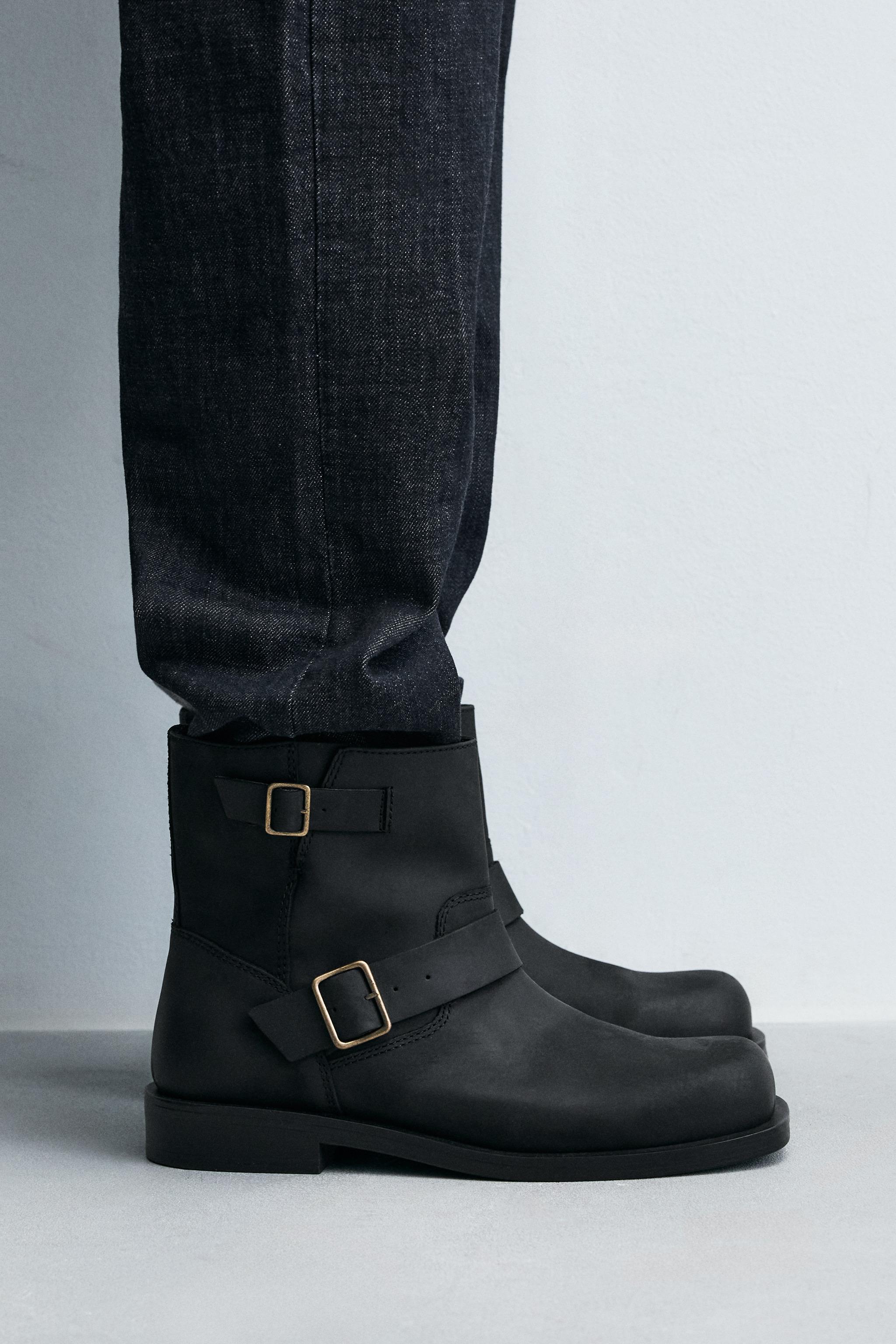 LEATHER BUCKLE BOOTS
